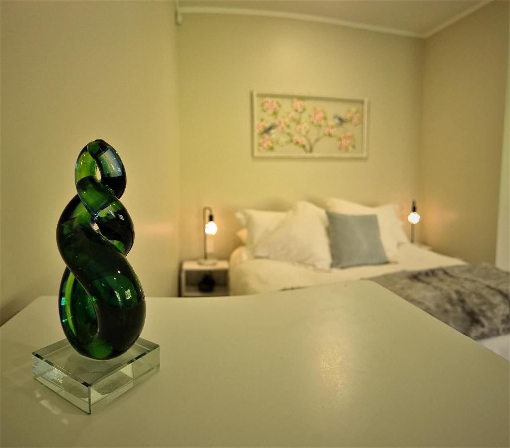 Pyes Pa Studio Apartment ตาอูรังกา ภายนอก รูปภาพ