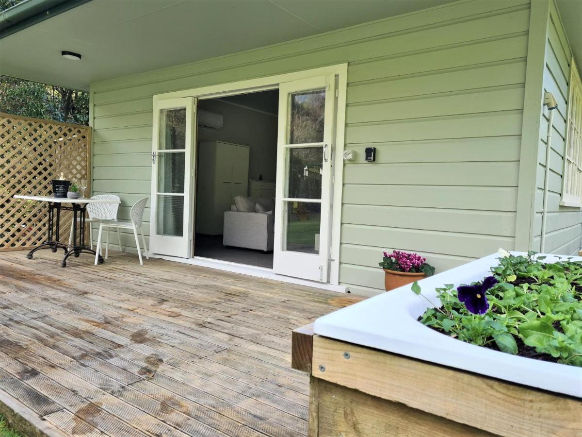 Pyes Pa Studio Apartment ตาอูรังกา ภายนอก รูปภาพ